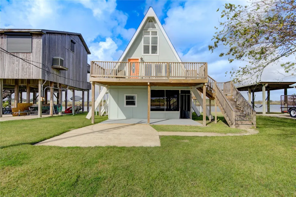 239 Redfish Drive Freeport, TX 77541