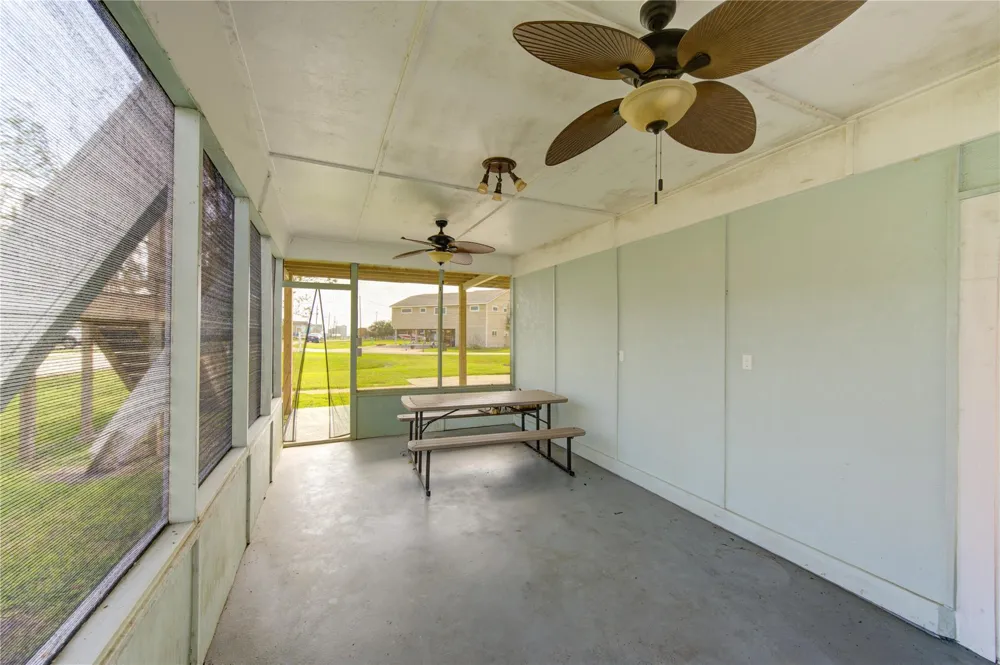 239 Redfish Drive Freeport, TX 77541