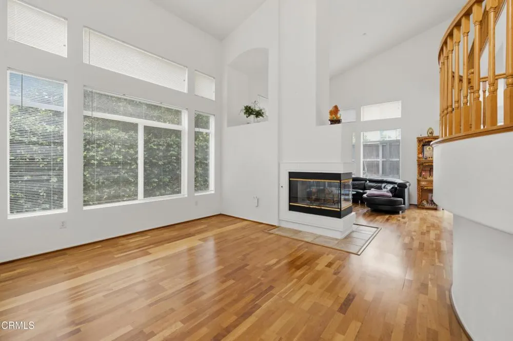 799 Saratoga Avenue Ventura, CA 93003