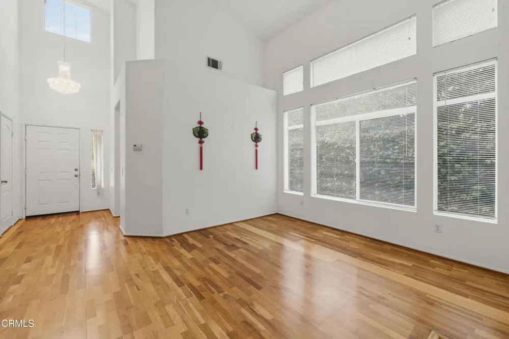 799 Saratoga Avenue Ventura, CA 93003