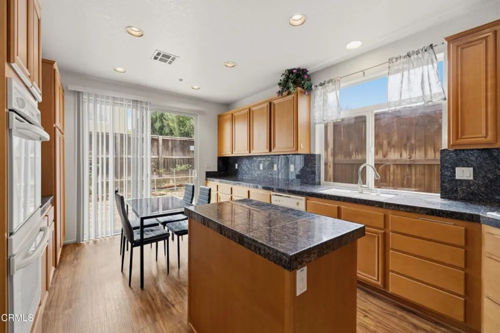 799 Saratoga Avenue Ventura, CA 93003