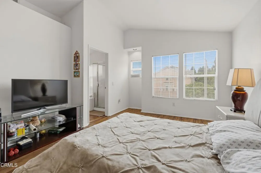 799 Saratoga Avenue Ventura, CA 93003