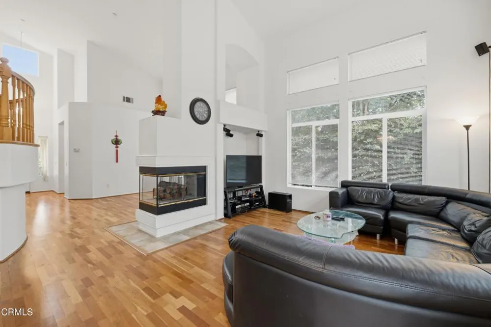 799 Saratoga Avenue Ventura, CA 93003