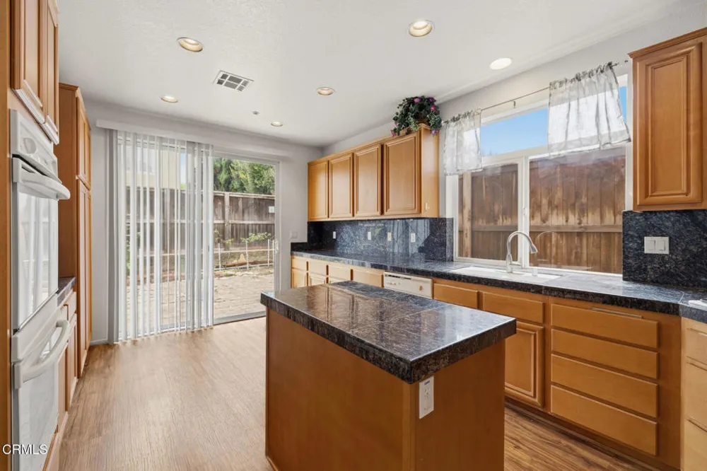 799 Saratoga Avenue Ventura, CA 93003