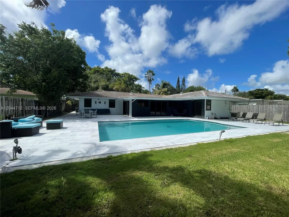 2115 Alamanda Dr North Miami, FL 33181