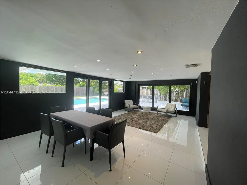 2115 Alamanda Dr North Miami, FL 33181