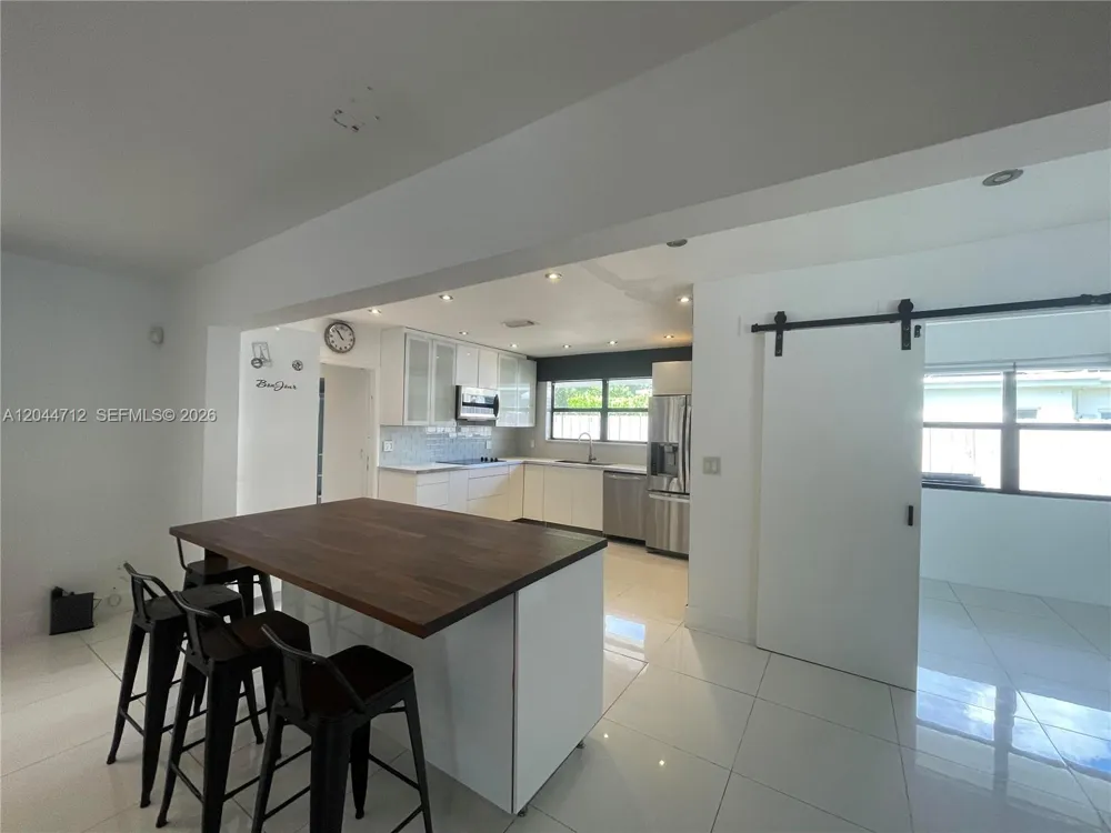 2115 Alamanda Dr North Miami, FL 33181
