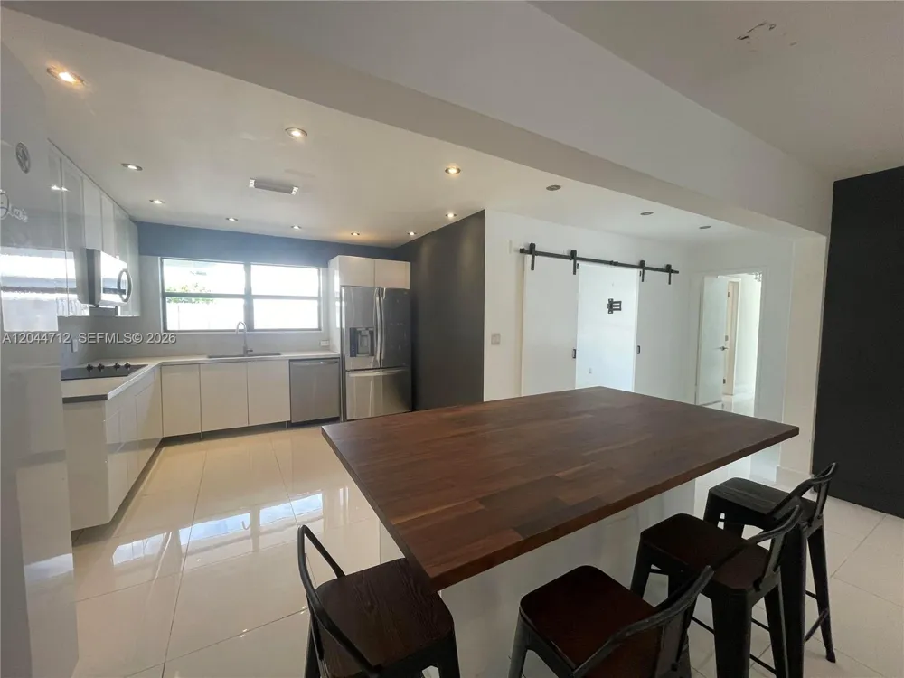 2115 Alamanda Dr North Miami, FL 33181
