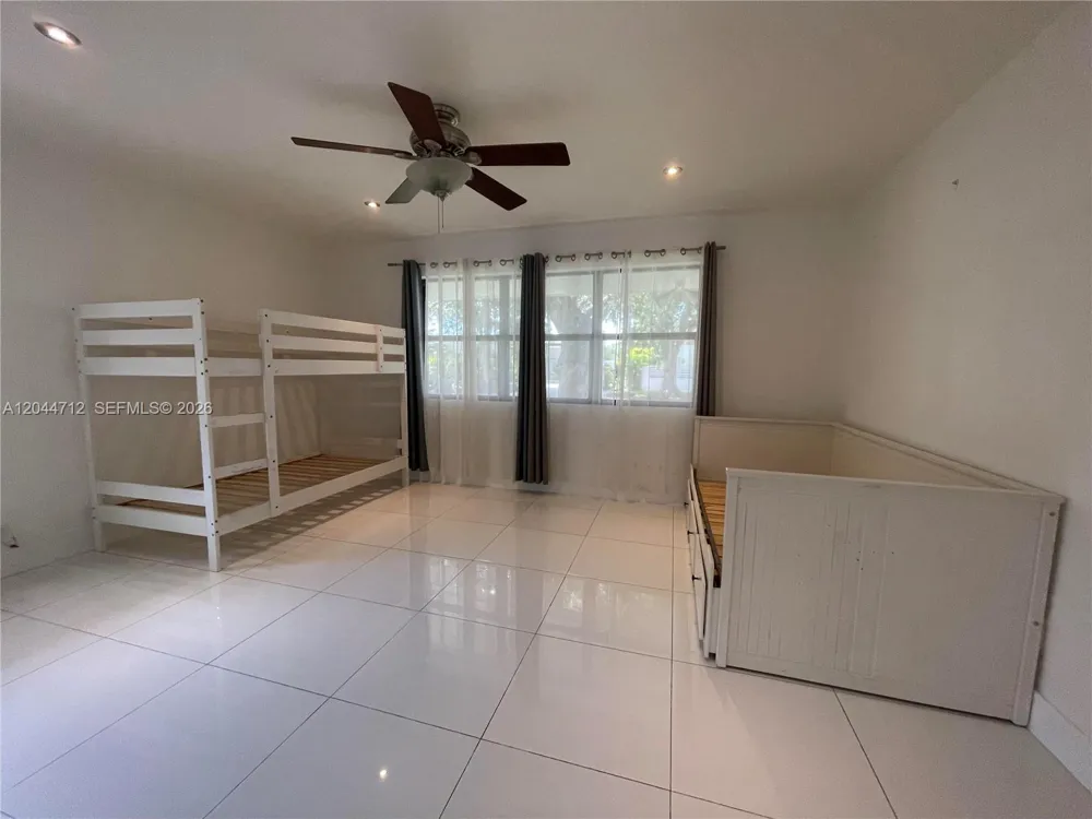 2115 Alamanda Dr North Miami, FL 33181