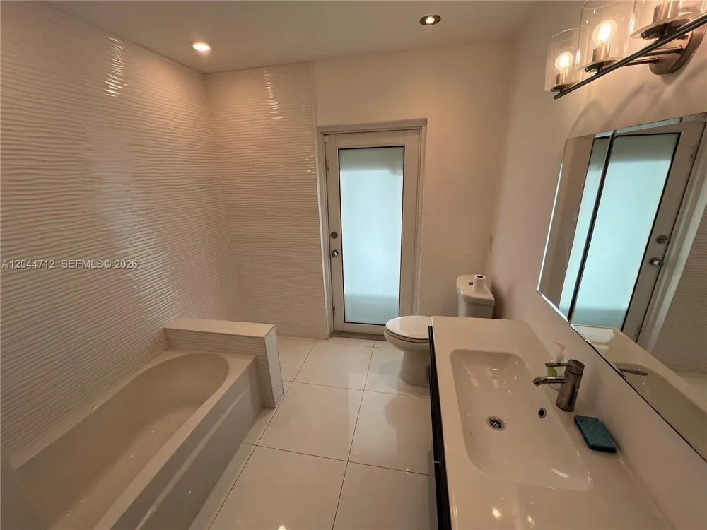 2115 Alamanda Dr North Miami, FL 33181