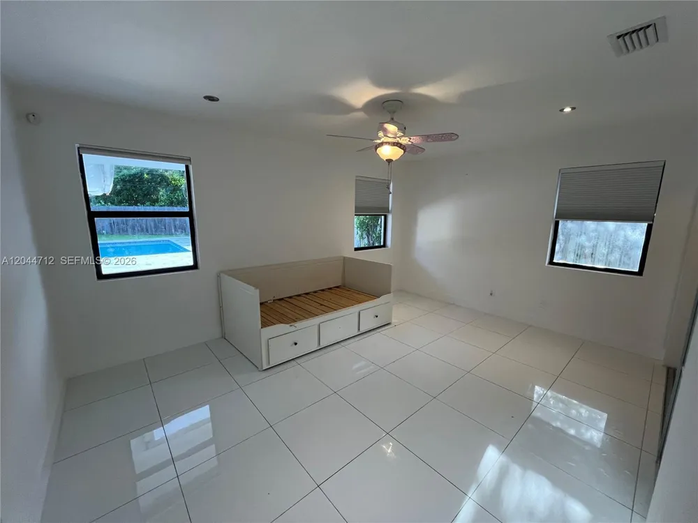 2115 Alamanda Dr North Miami, FL 33181