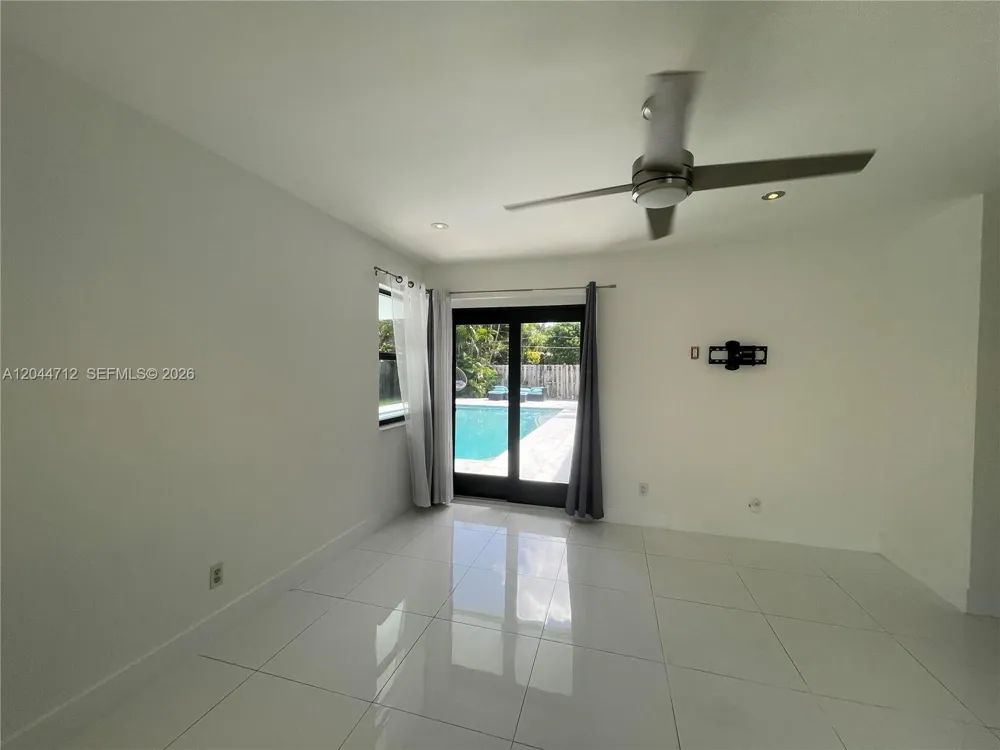 2115 Alamanda Dr North Miami, FL 33181