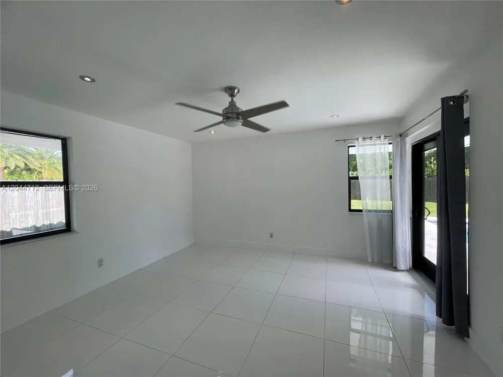 2115 Alamanda Dr North Miami, FL 33181