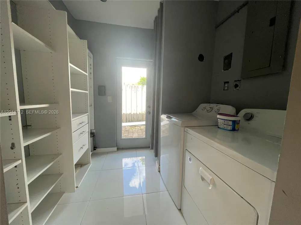 2115 Alamanda Dr North Miami, FL 33181