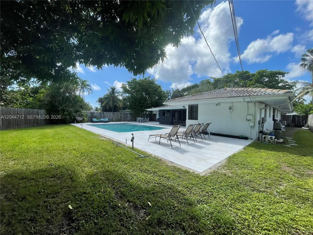 2115 Alamanda Dr North Miami, FL 33181