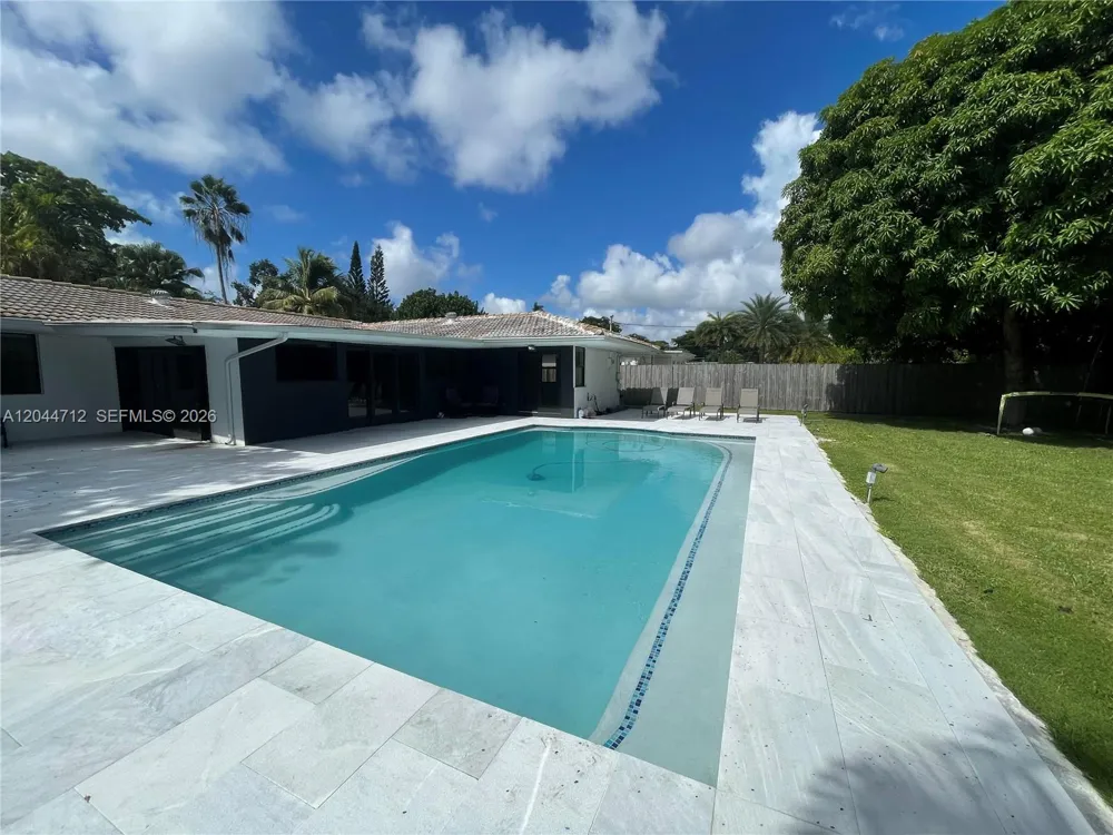 2115 Alamanda Dr North Miami, FL 33181