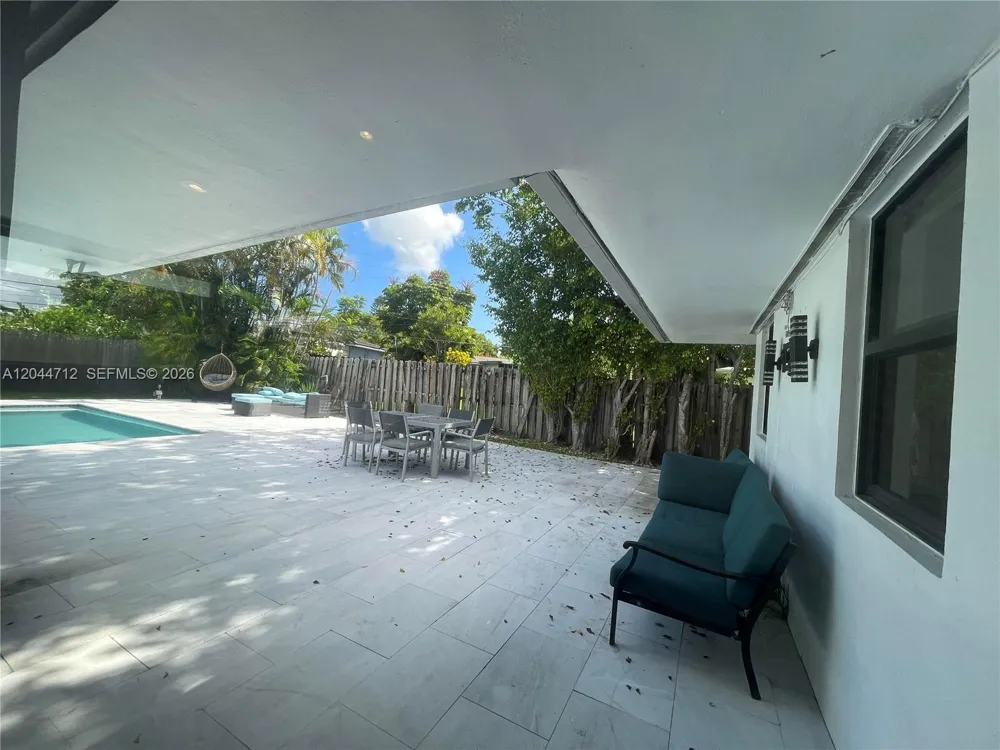 2115 Alamanda Dr North Miami, FL 33181