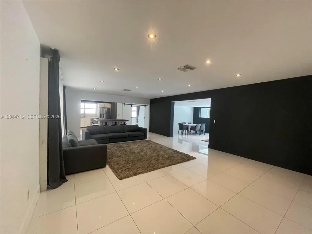 2115 Alamanda Dr North Miami, FL 33181