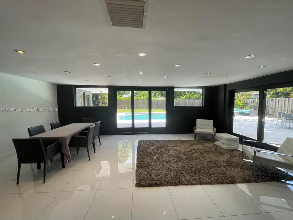 2115 Alamanda Dr North Miami, FL 33181