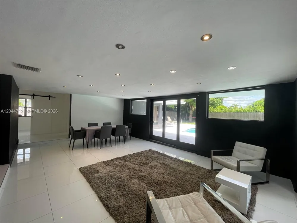 2115 Alamanda Dr North Miami, FL 33181