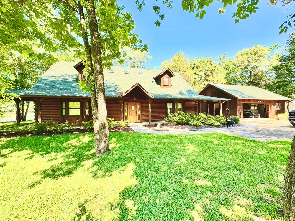 8726 Toler Pointe Larue, TX 75770