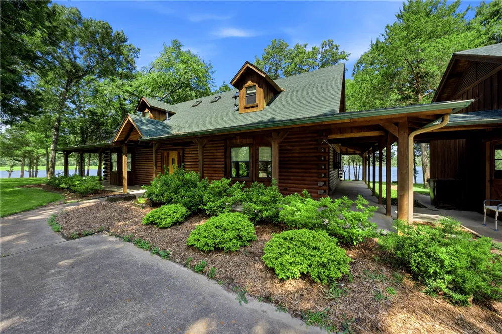8726 Toler Pointe Larue, TX 75770