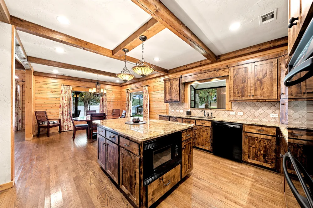 8726 Toler Pointe Larue, TX 75770