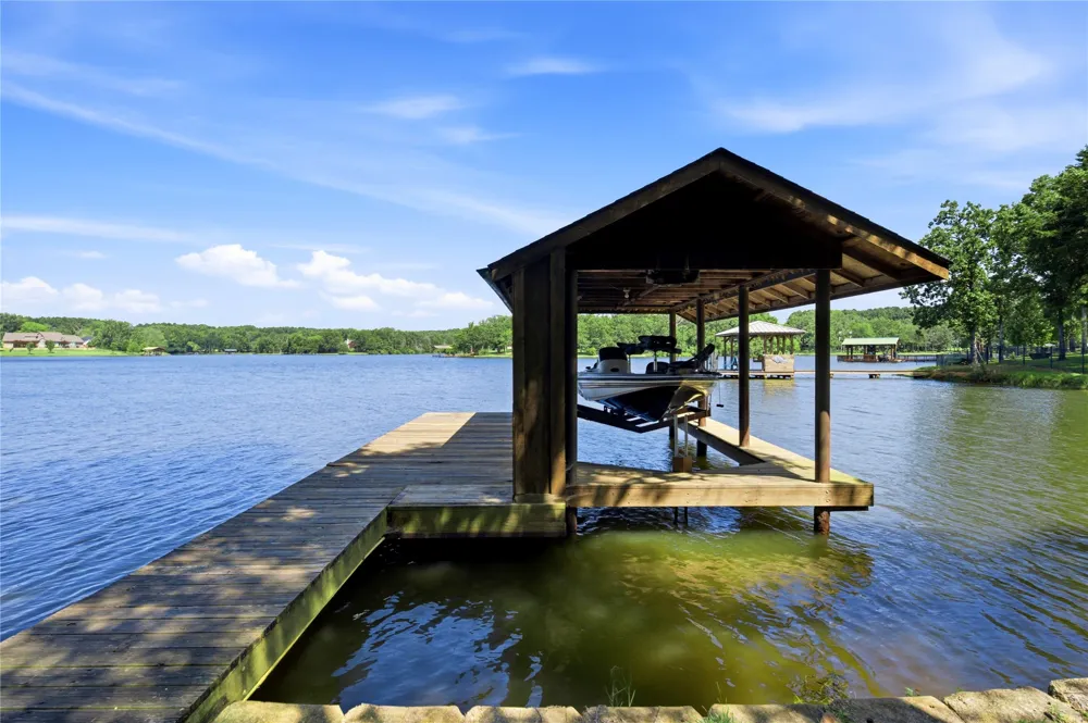 8726 Toler Pointe Larue, TX 75770