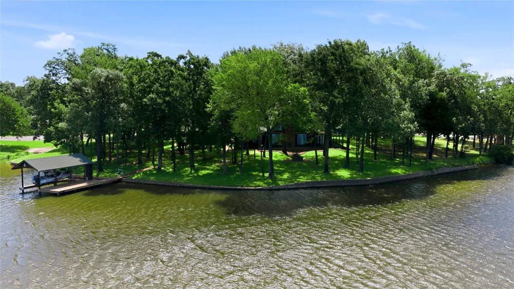 8726 Toler Pointe Larue, TX 75770