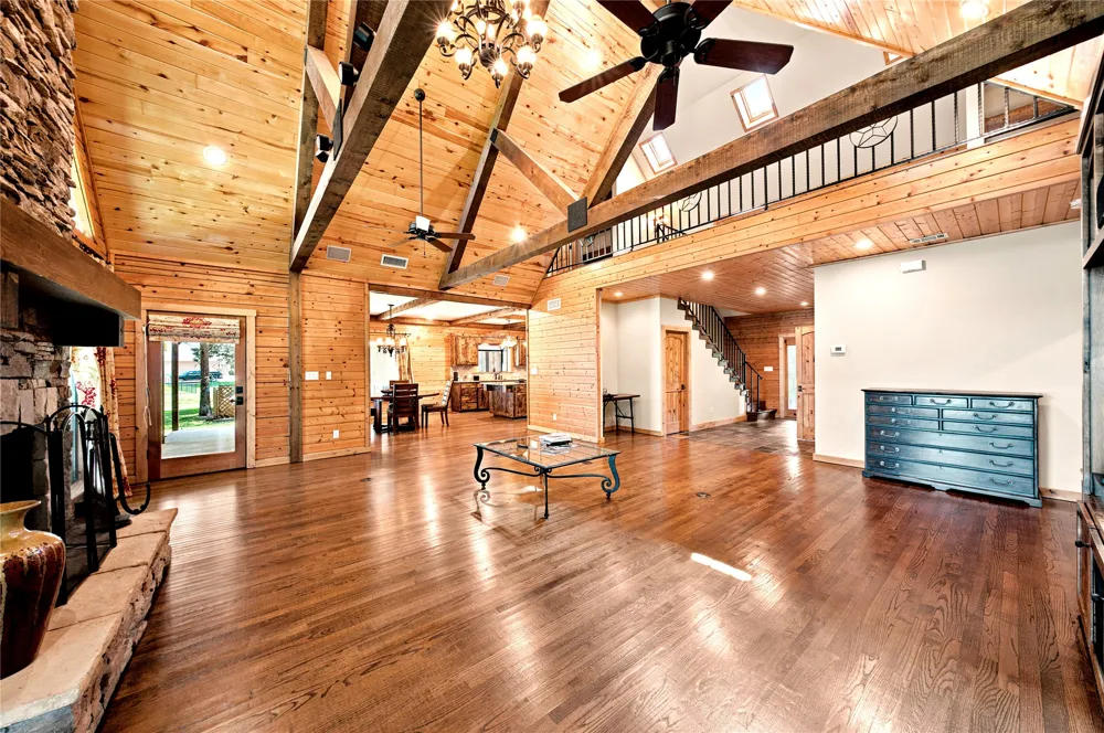 8726 Toler Pointe Larue, TX 75770