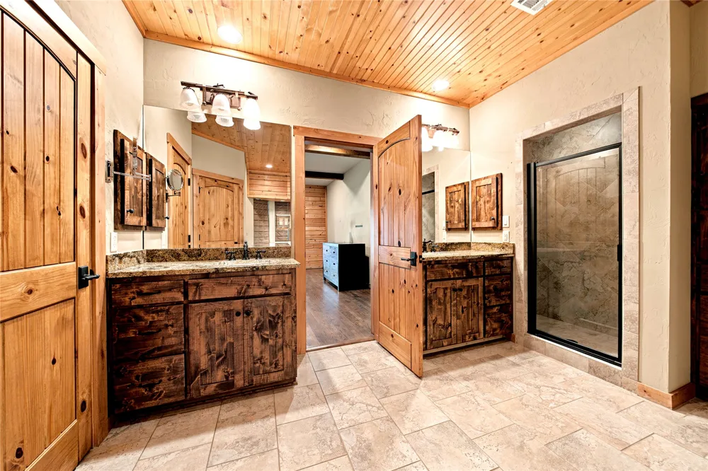 8726 Toler Pointe Larue, TX 75770