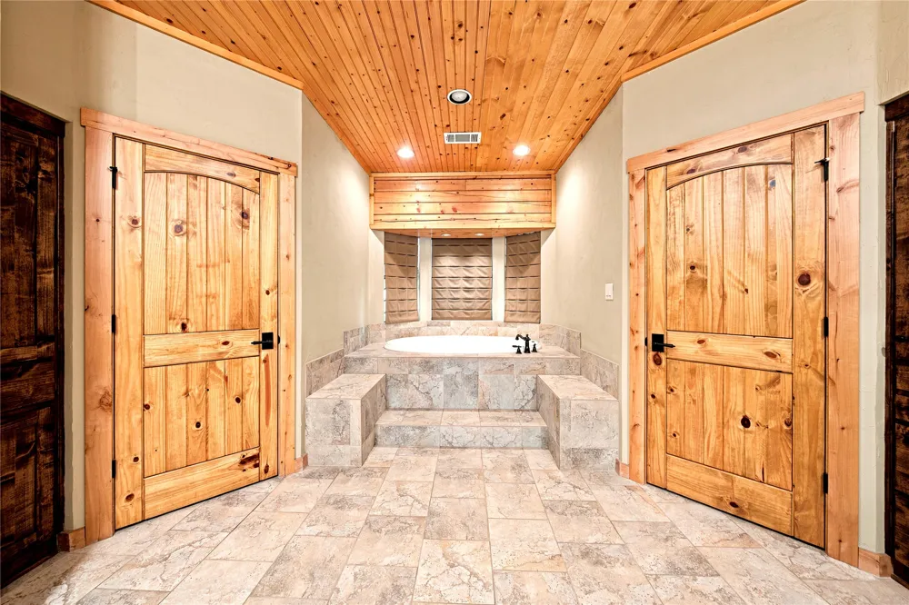 8726 Toler Pointe Larue, TX 75770