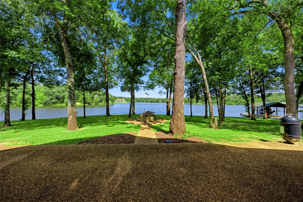 8726 Toler Pointe Larue, TX 75770