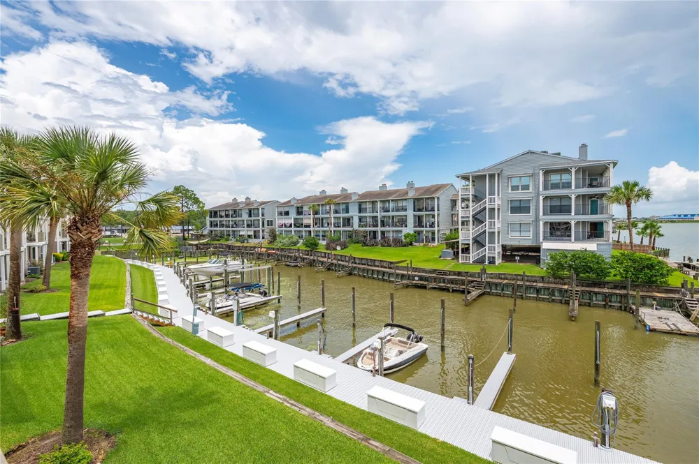 200 Yacht Club Lane #200 El Lago, TX 77586