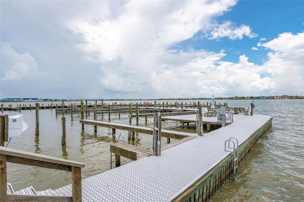 200 Yacht Club Lane #200 El Lago, TX 77586