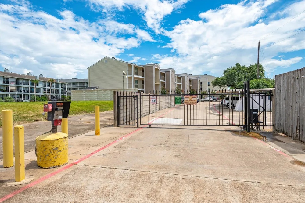 200 Yacht Club Lane #200 El Lago, TX 77586