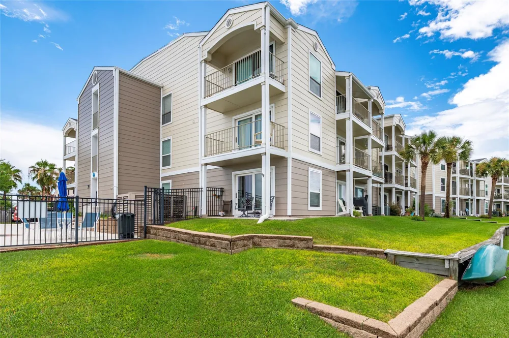 200 Yacht Club Lane #200 El Lago, TX 77586