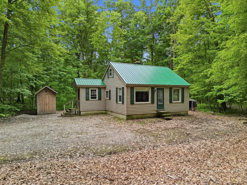 7 E Johnson Road Ashley, MI 48806