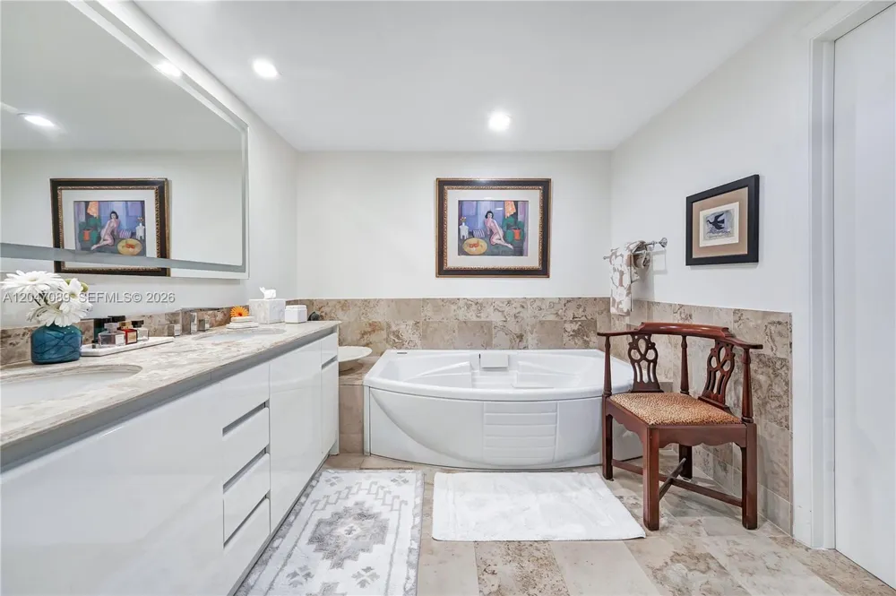1455 Ocean Dr #904 Miami Beach, FL 33139