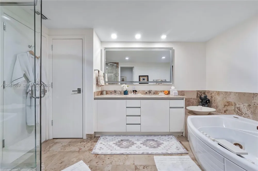 1455 Ocean Dr #904 Miami Beach, FL 33139