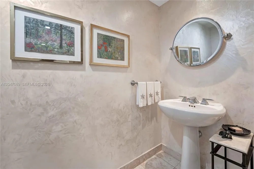 1455 Ocean Dr #904 Miami Beach, FL 33139