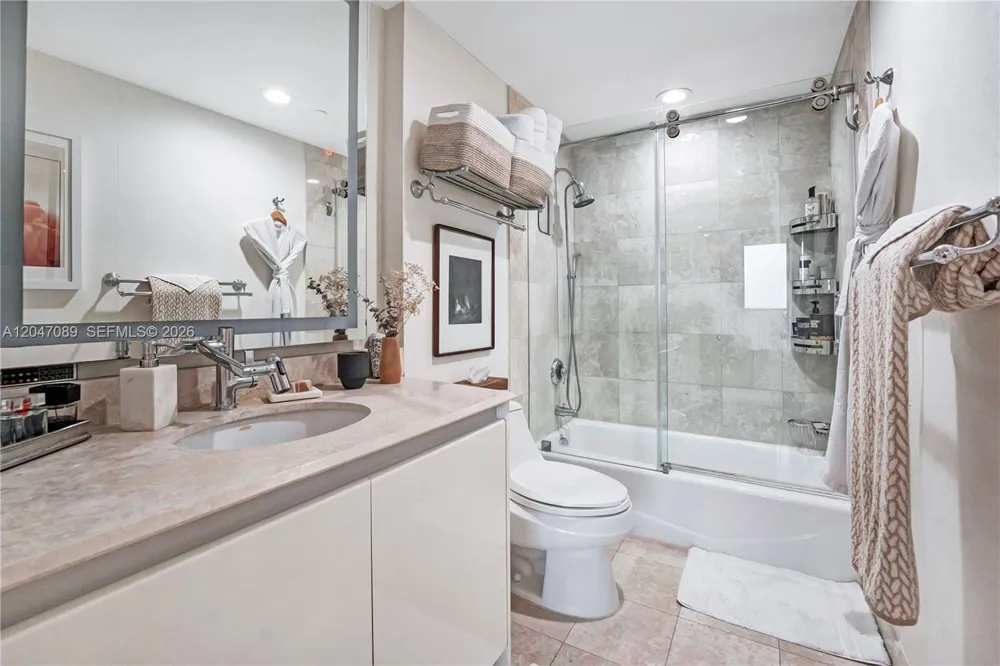 1455 Ocean Dr #904 Miami Beach, FL 33139