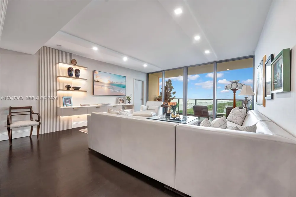 1455 Ocean Dr #904 Miami Beach, FL 33139