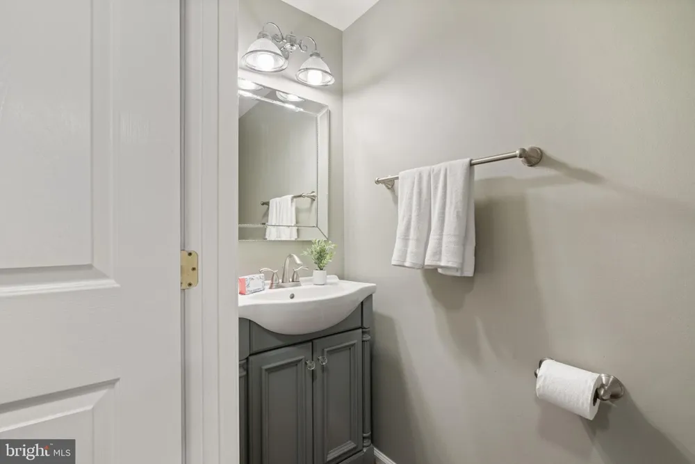 42702 MIDDLE RIDGE PLACE Broadlands, VA 20148