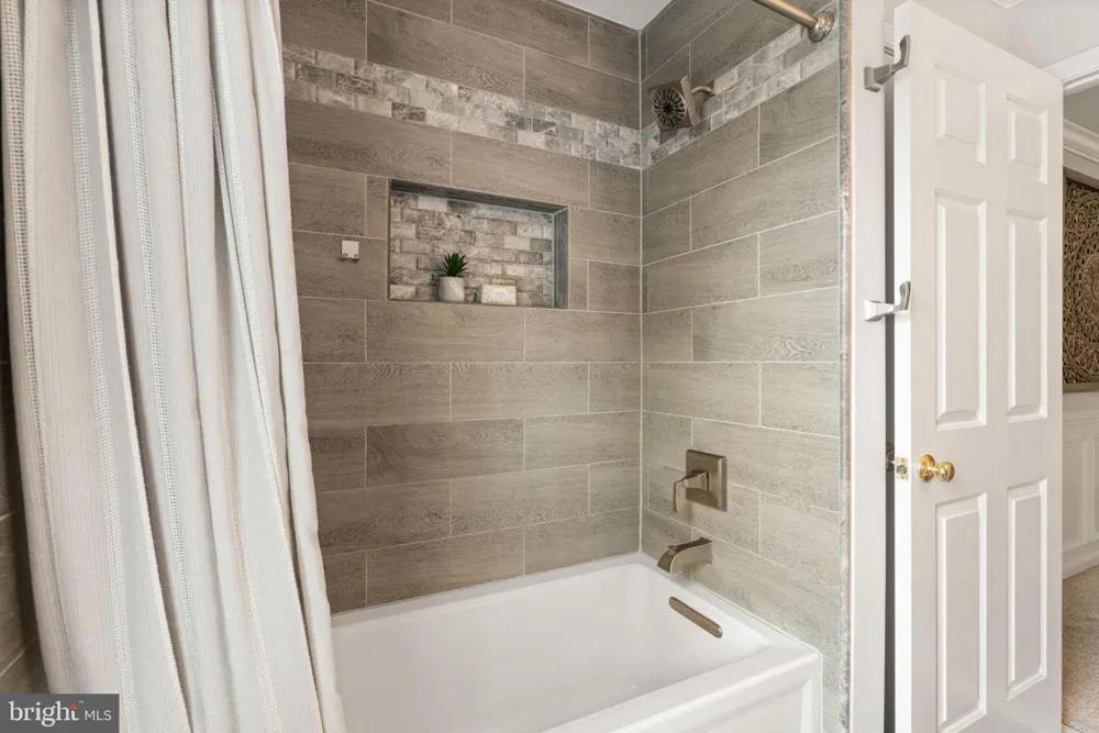 42702 MIDDLE RIDGE PLACE Broadlands, VA 20148