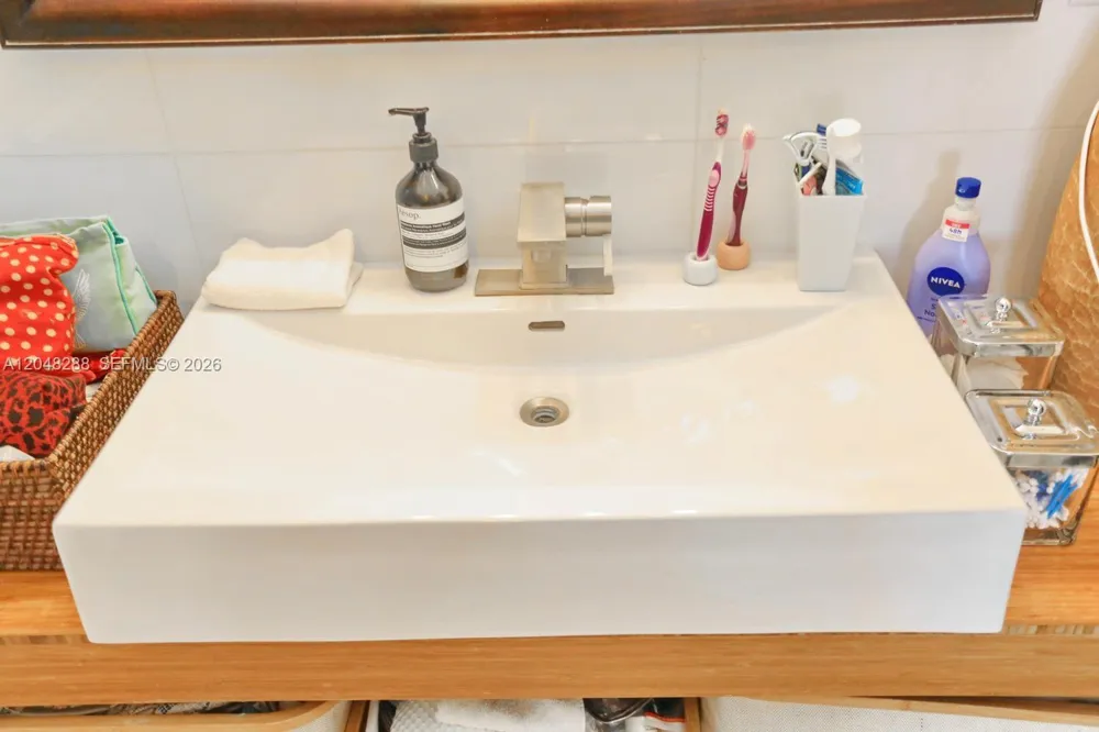 9660 W Bay Harbor Dr #5A Bay Harbor Islands, FL 33154