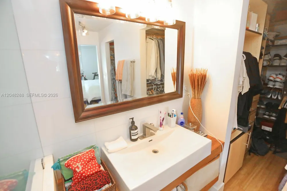 9660 W Bay Harbor Dr #5A Bay Harbor Islands, FL 33154
