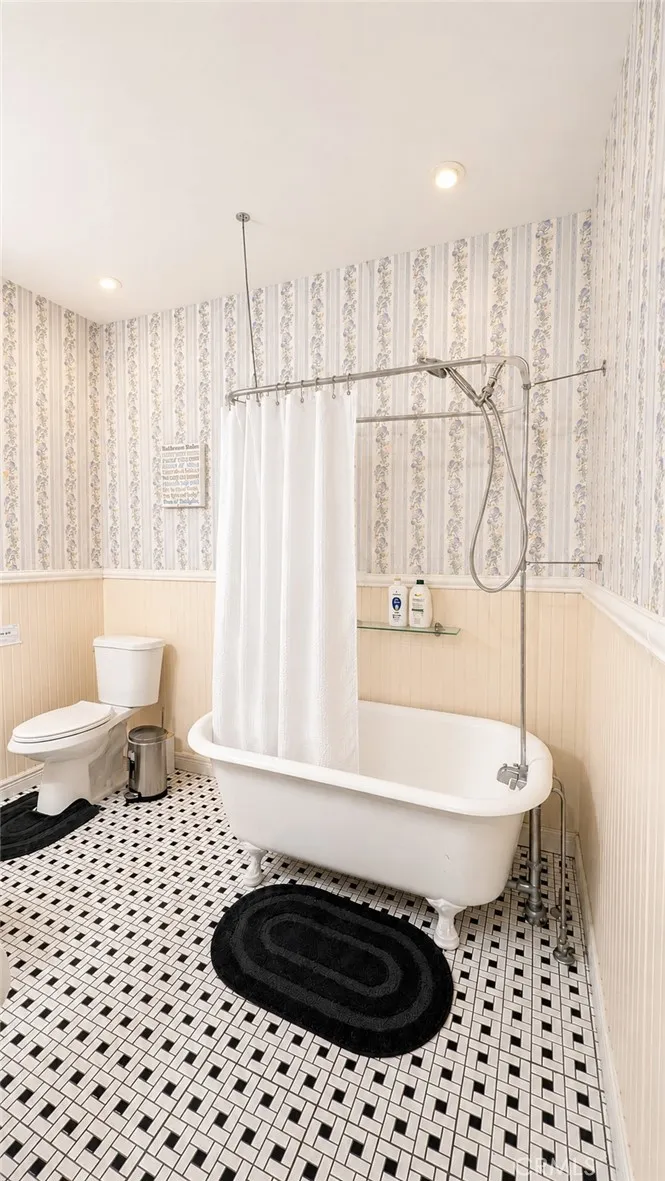 225 N Lima St #204 Sierra Madre, CA 91024