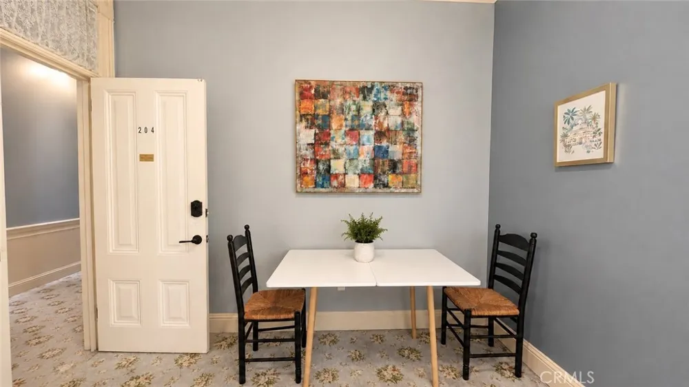 225 N Lima St #204 Sierra Madre, CA 91024