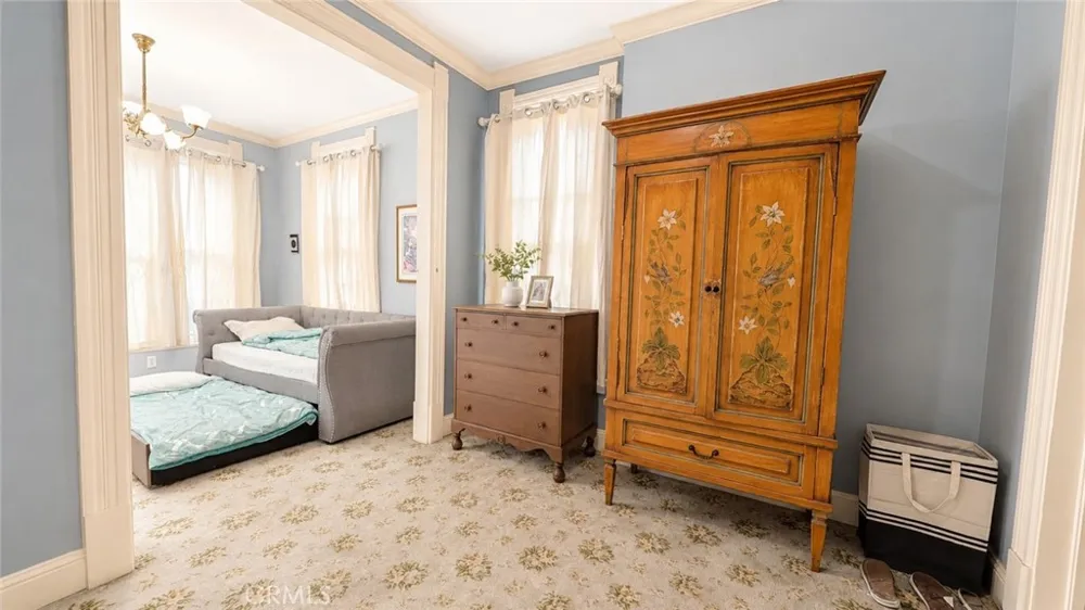 225 N Lima St #204 Sierra Madre, CA 91024